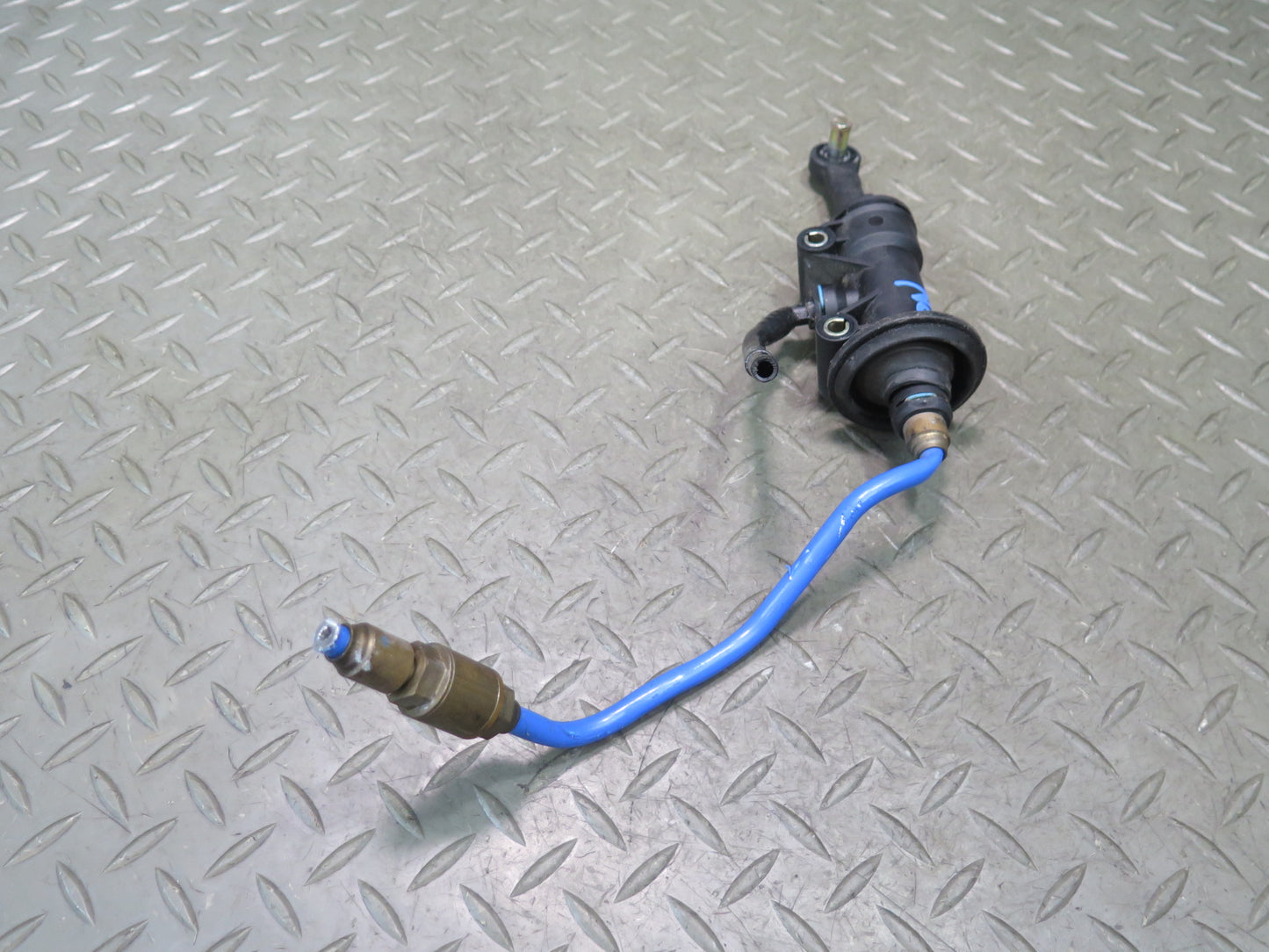 1999-2005 Porsche 911 996 Manual Transmission Clutch Master Cylinder