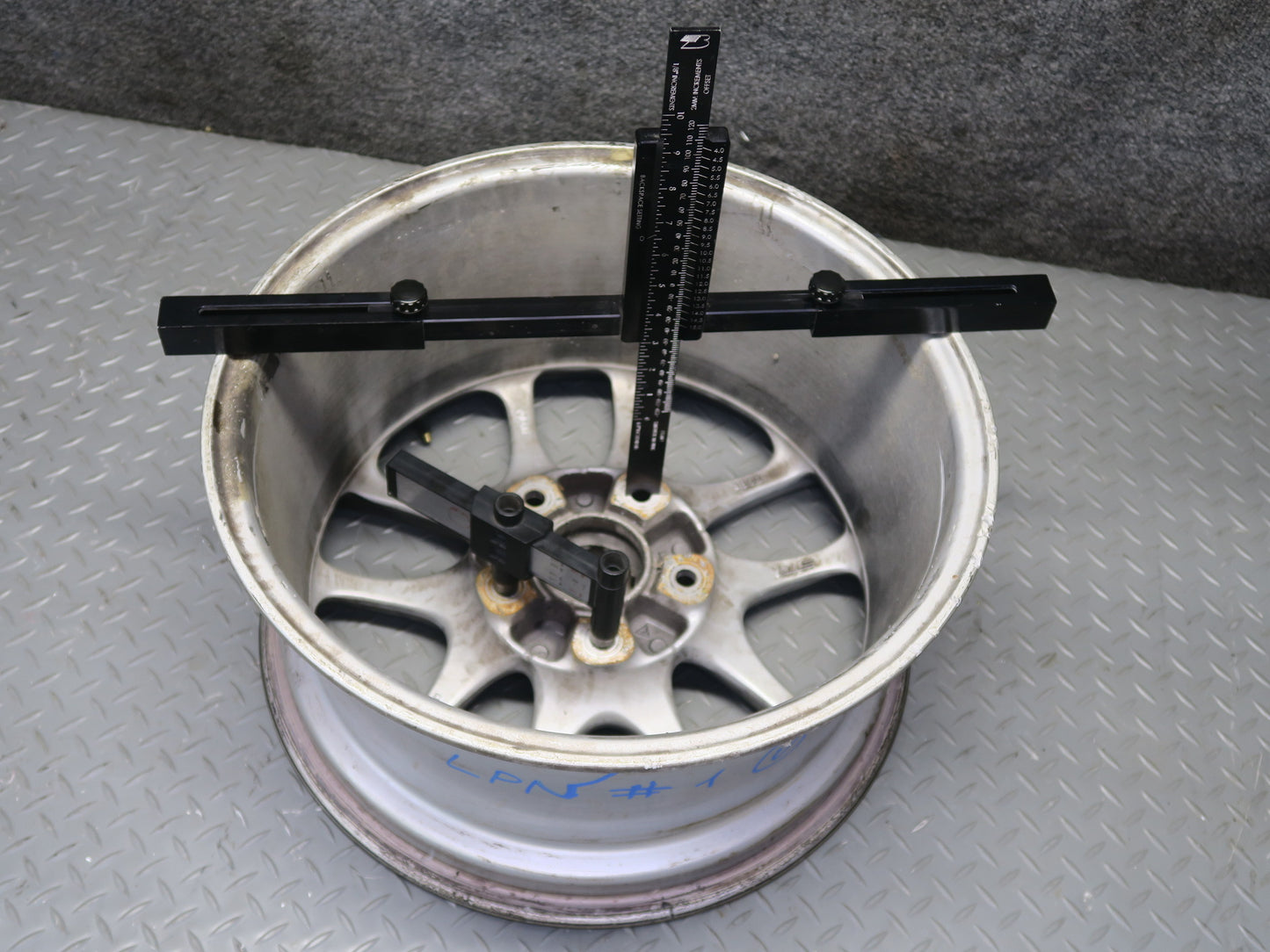 1999-2004 Porsche 911 996 Rear R17" Alloy Wheel Rim 17x8.5J ET48 98636212607