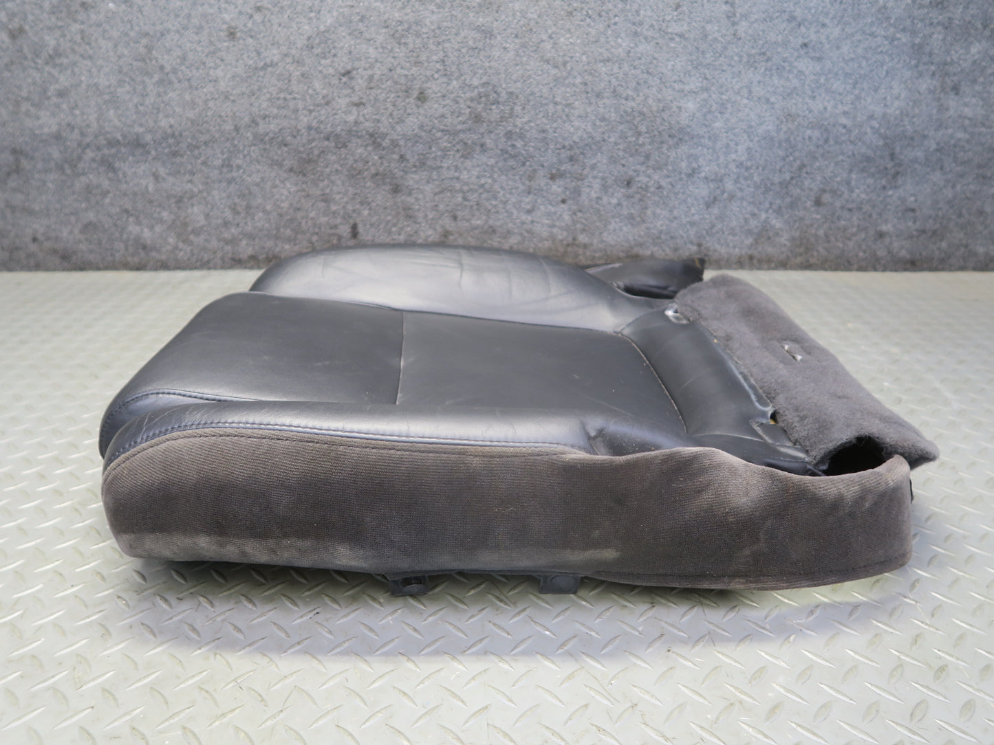 03-06 Chevrolet SSR Front Right Seat Lower Leather Cushion Black 49K Miles OEM