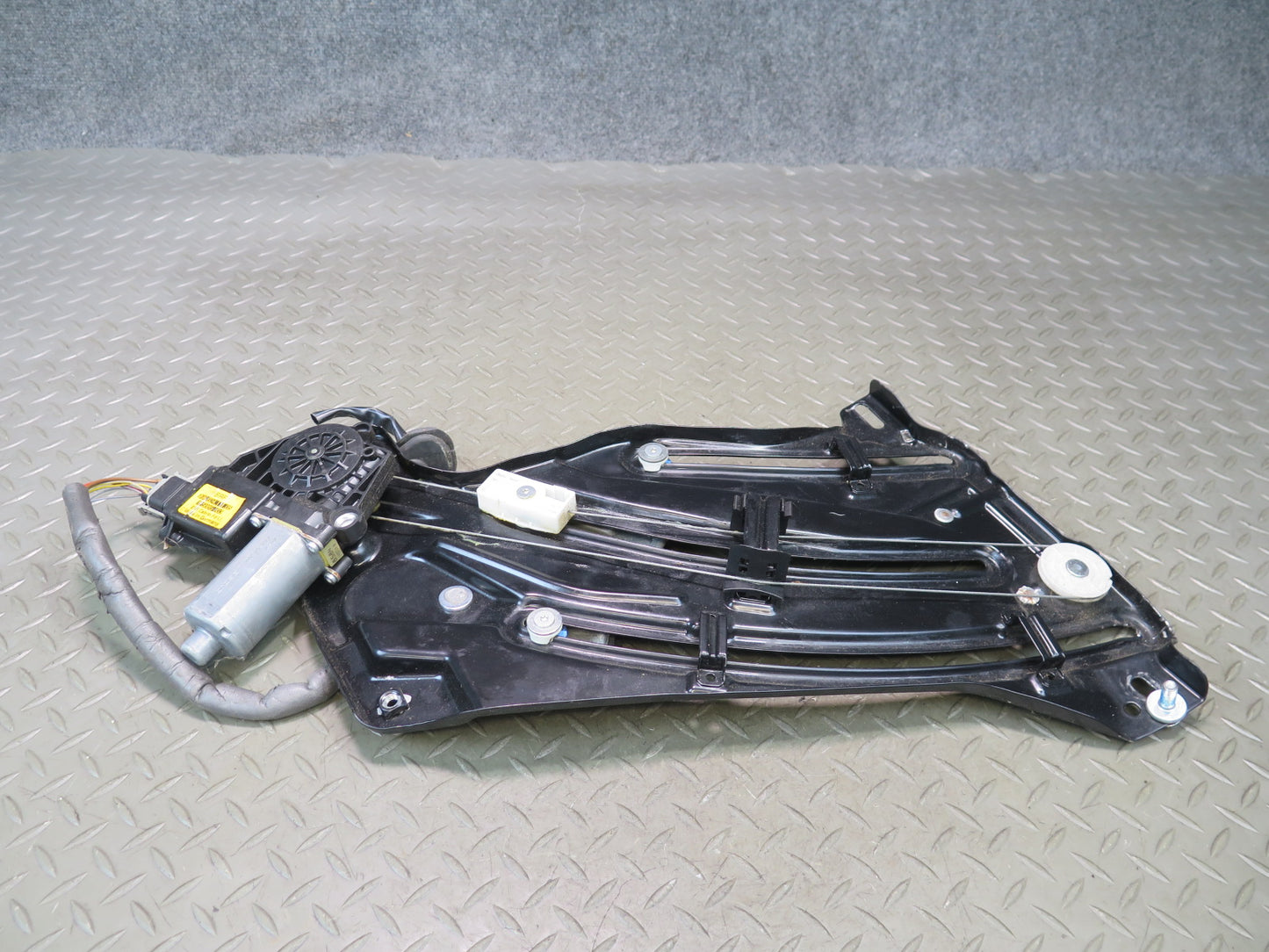 1999-2005 Porsche 911 996 Convertible Rear Left Side Window Regulator w Motor