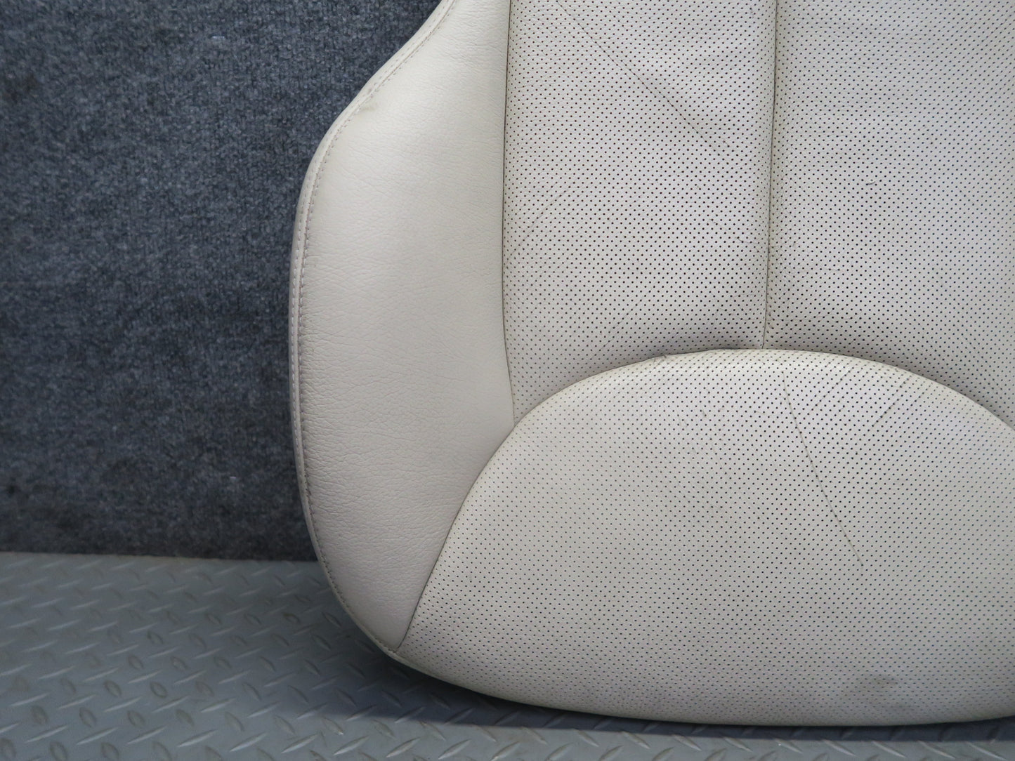 07-08 Mercedes R230 SL550 Front Left Seat Lower Leather Perforated Cushion OEM