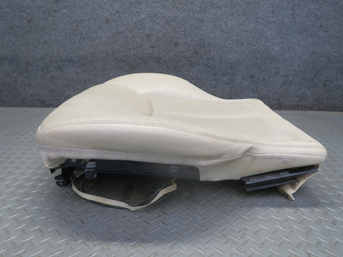 07-08 Mercedes R230 SL550 Front Left Seat Lower Leather Perforated Cushion OEM