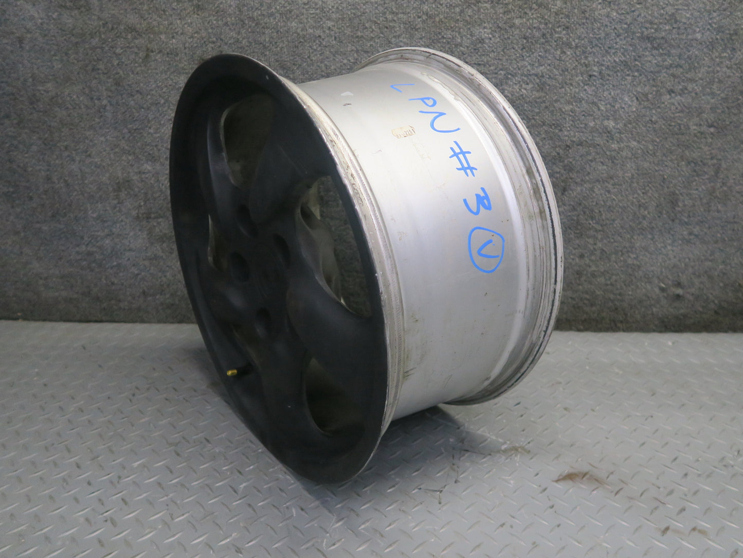 1999-2004 Porsche 911 996 Rear Alloy R17" Wheel Rim 17x8.5 ET50 98636212605