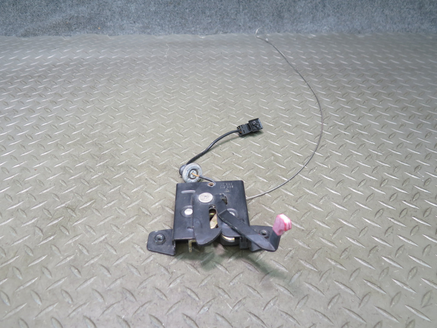 1999-2004 Porsche 911 996 Front Hood Lock Latch 99651105301