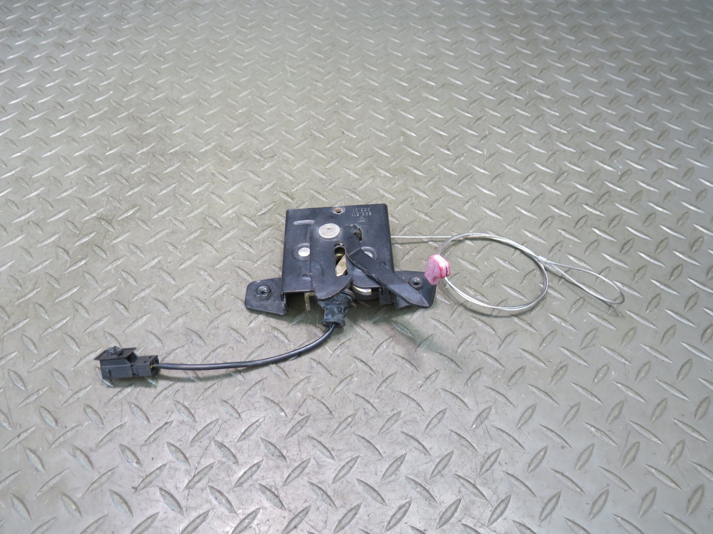 1999-2004 Porsche 911 996 Front Hood Lock Latch 99651105301