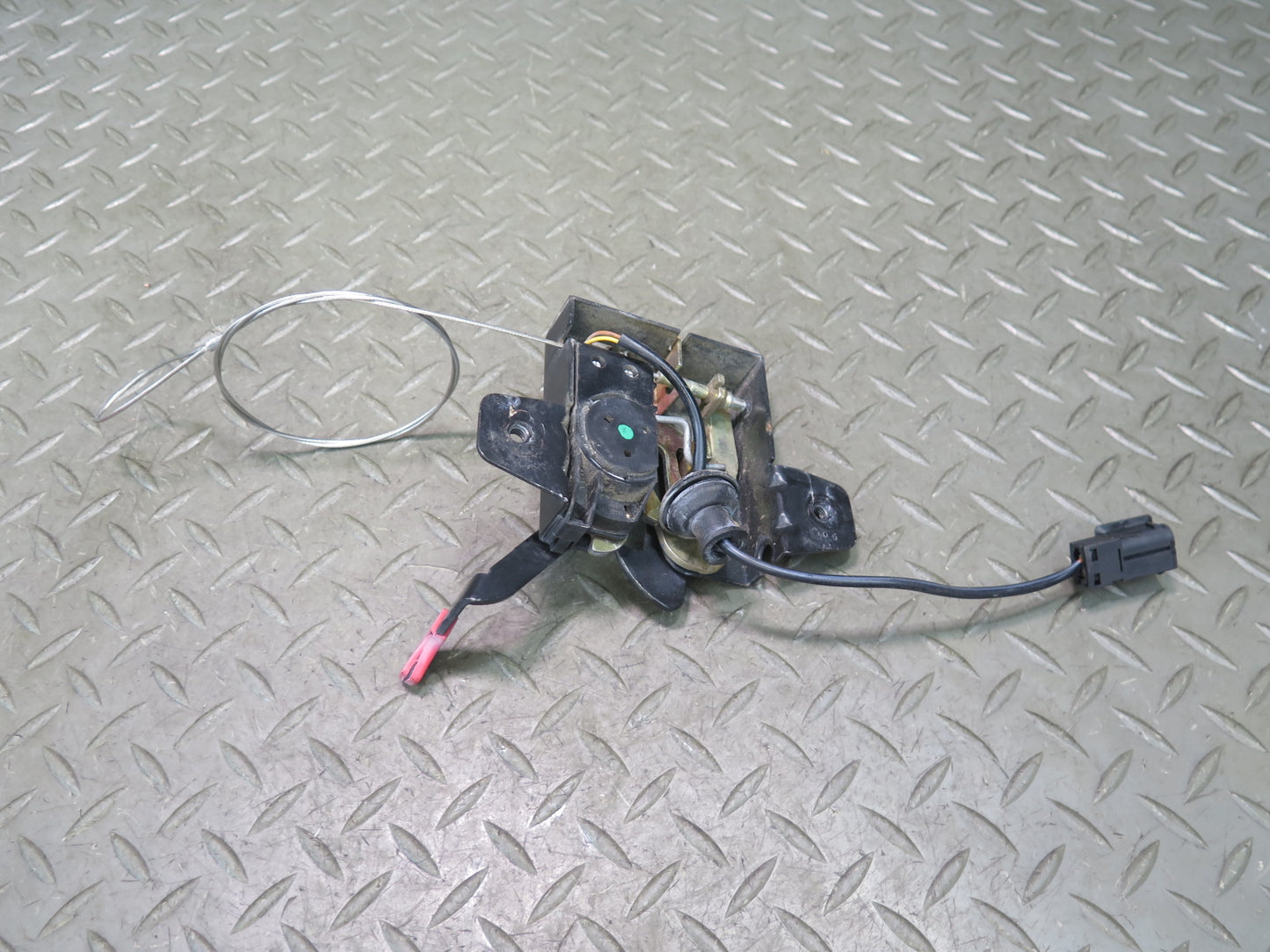 1999-2004 Porsche 911 996 Front Hood Lock Latch 99651105301