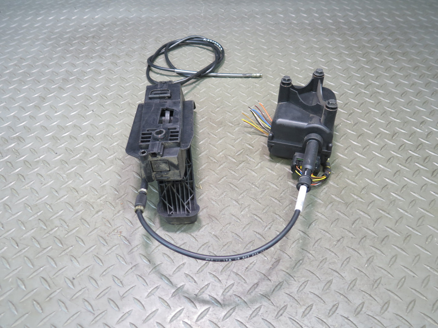 1999-2004 Porsche 911 996 M/T Gas Acceleration Pedal w Cruise Control Module