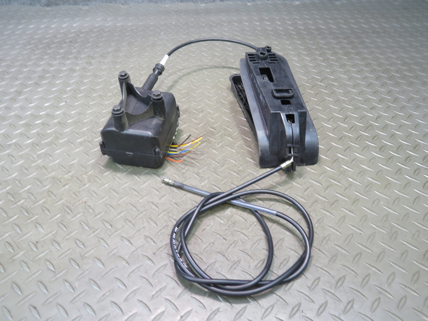 1999-2004 Porsche 911 996 M/T Gas Acceleration Pedal w Cruise Control Module