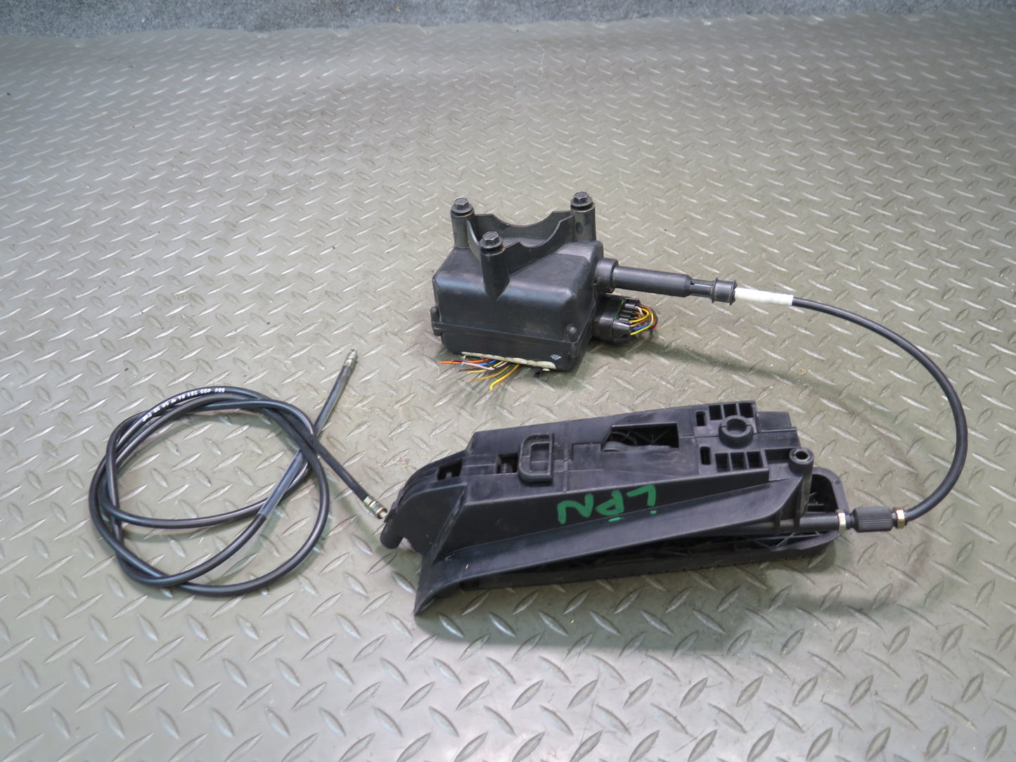 1999-2004 Porsche 911 996 M/T Gas Acceleration Pedal w Cruise Control Module