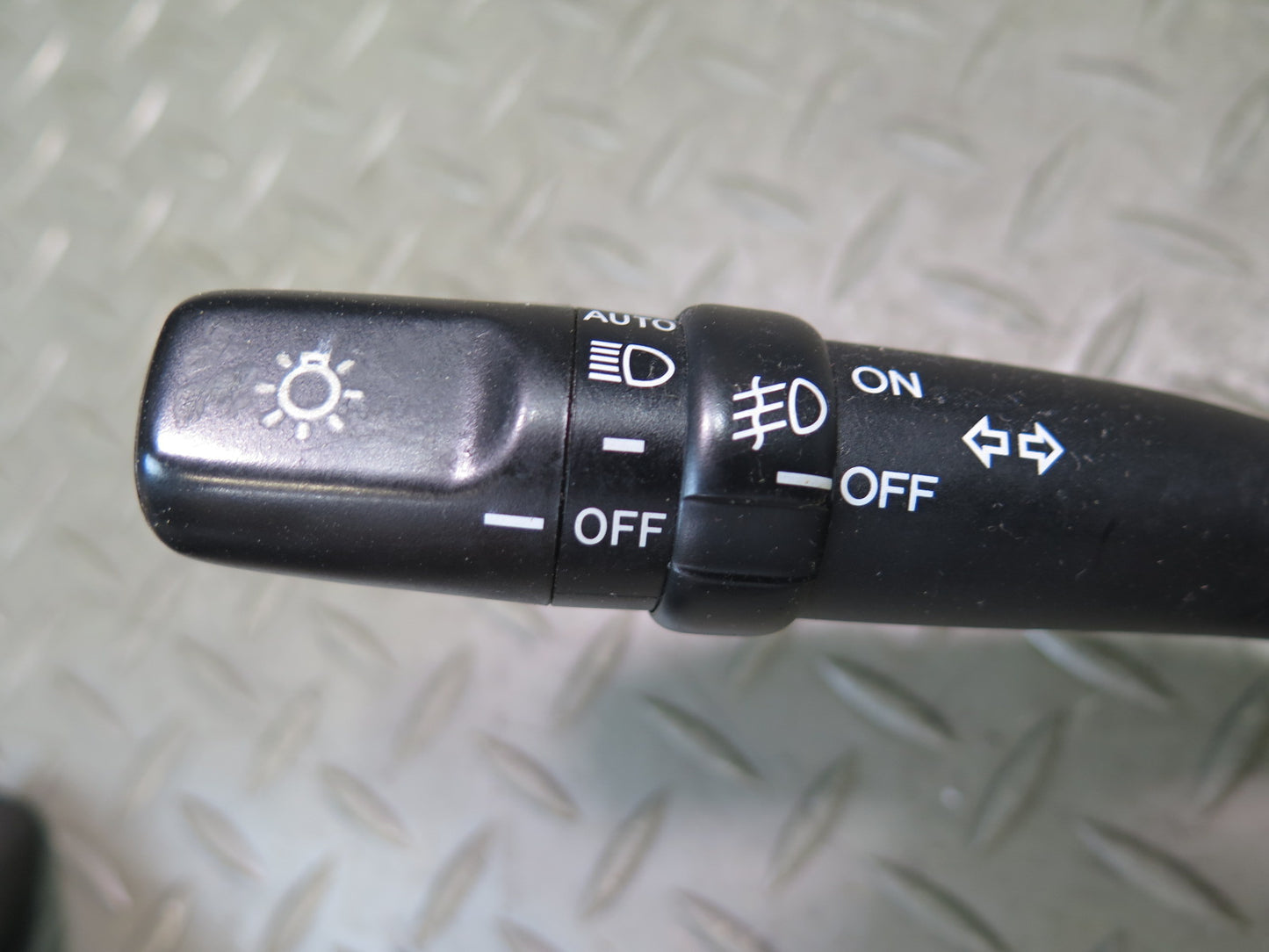 02-10 Lexus UZZ40L SC430 Steering Column Headlight Wiper Multi Switch OEM
