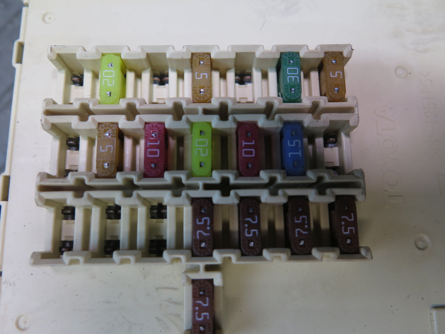 02-05 Lexus UZZ40L SC430 Front Right Dashboard Fuse Box Module 82730-24030 OEM