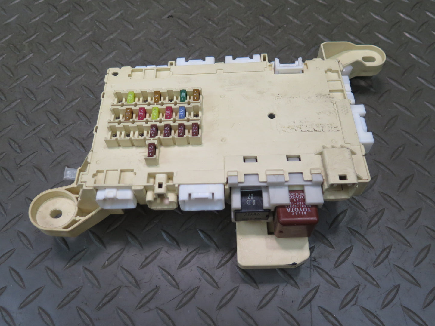 02-05 Lexus UZZ40L SC430 Front Right Dashboard Fuse Box Module 82730-24030 OEM