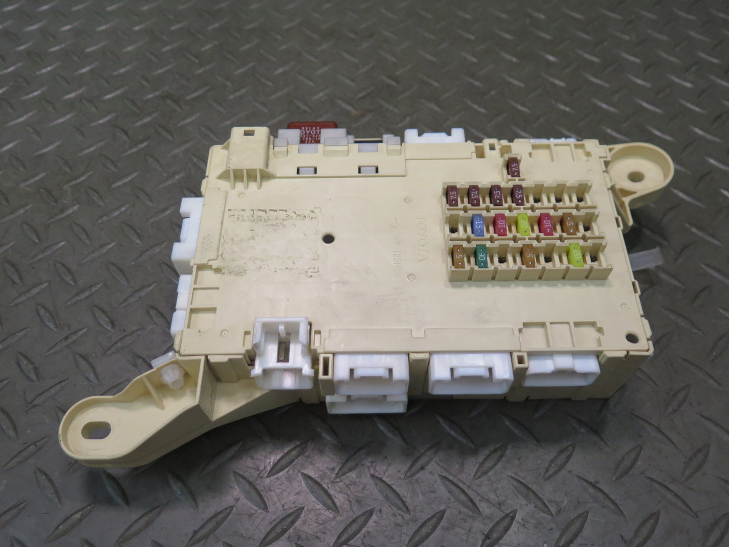 02-05 Lexus UZZ40L SC430 Front Right Dashboard Fuse Box Module 82730-24030 OEM