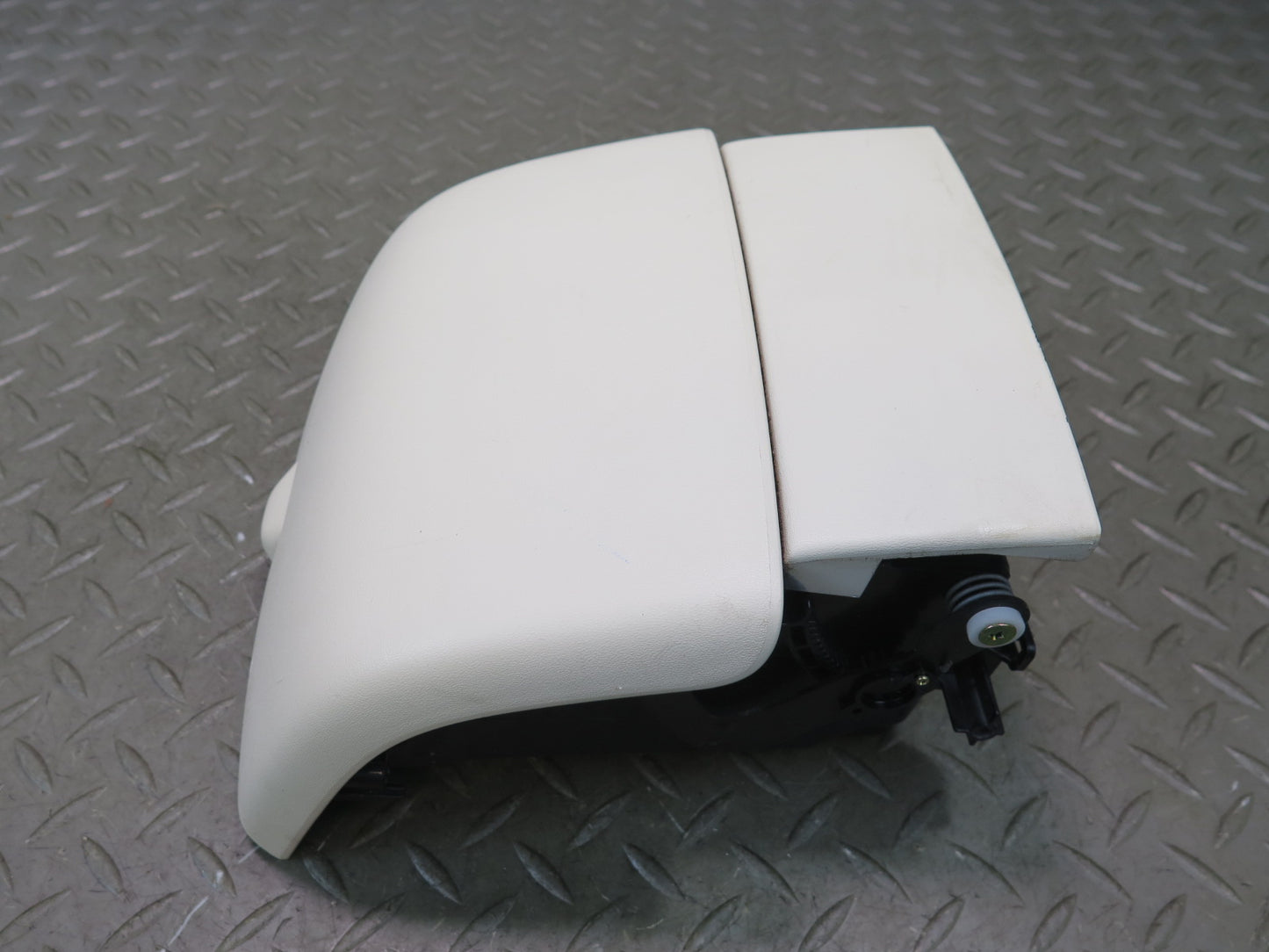 02-10 Lexus UZZ40L SC43 Rear Center Console Pocket Storage Compartment Ecru OEM