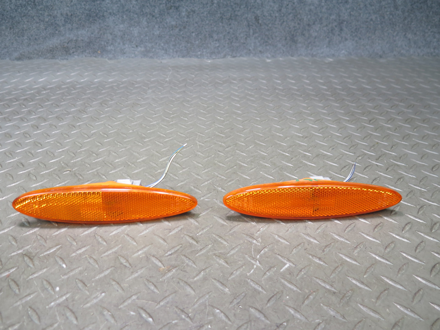 02-10 Lexus UZZ40L SC430 Set of 2 Front Left & Right Side Marker Light Lamp OEM