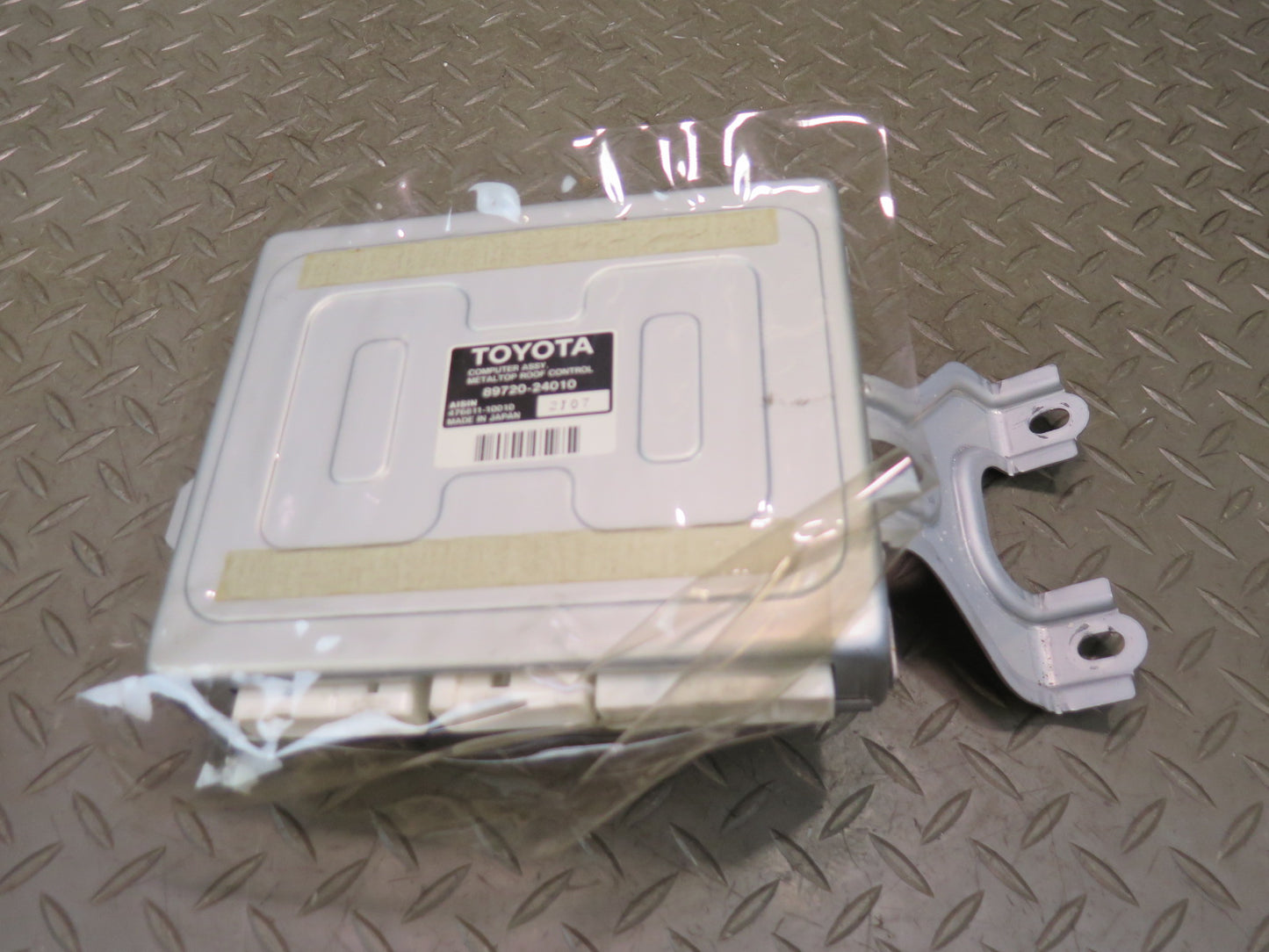 02-08 Lexus UZZ40L SC430 Convertible TOP Roof Control Module 89720-24010 OEM