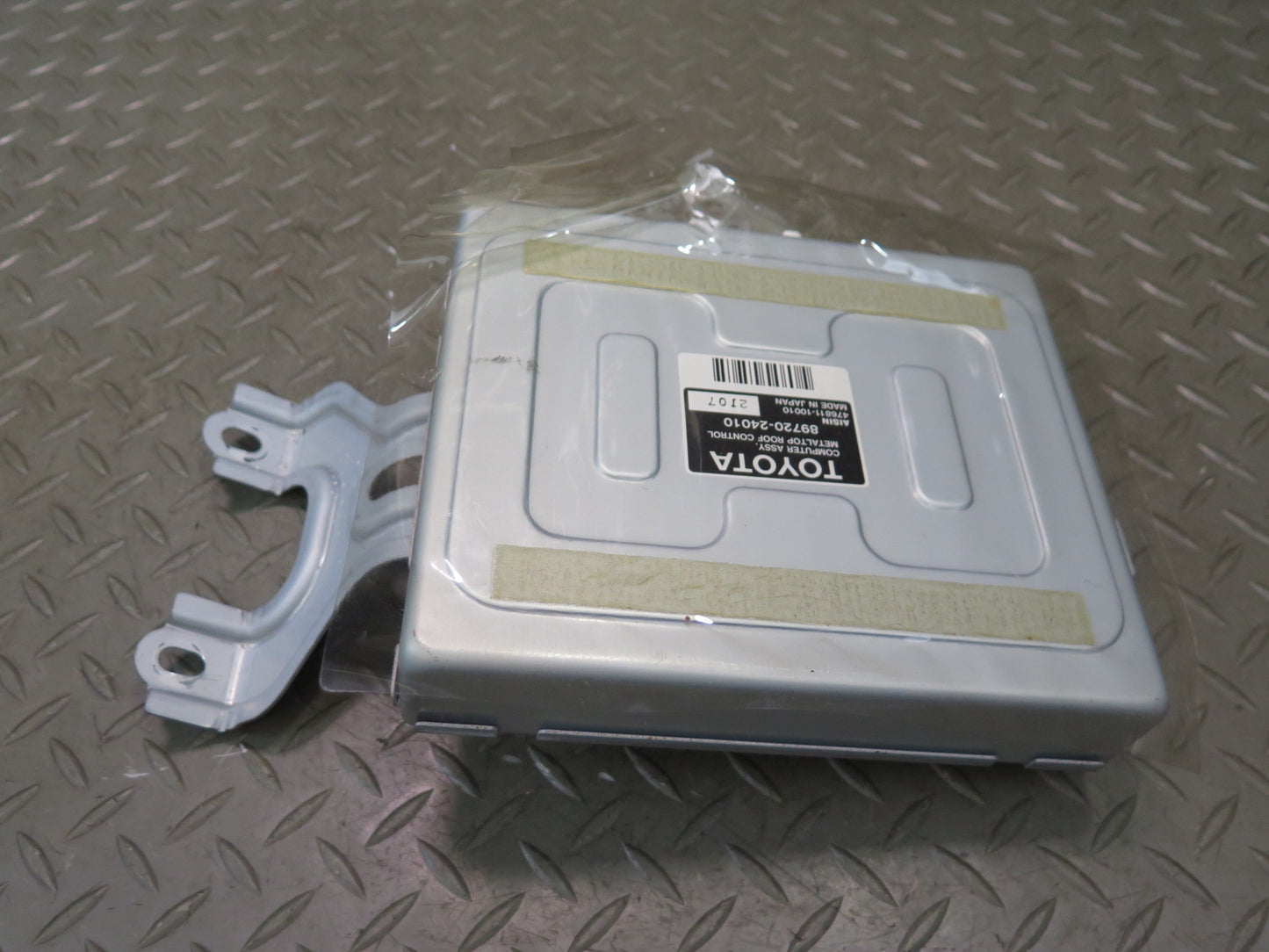02-08 Lexus UZZ40L SC430 Convertible TOP Roof Control Module 89720-24010 OEM
