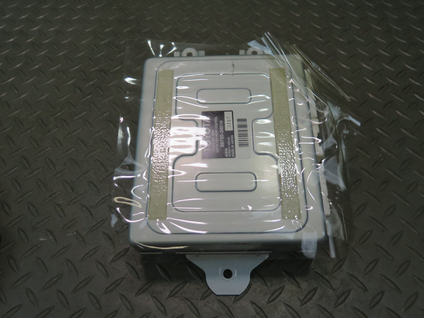 02-08 Lexus UZZ40L SC430 Convertible TOP Roof Control Module 89720-24010 OEM
