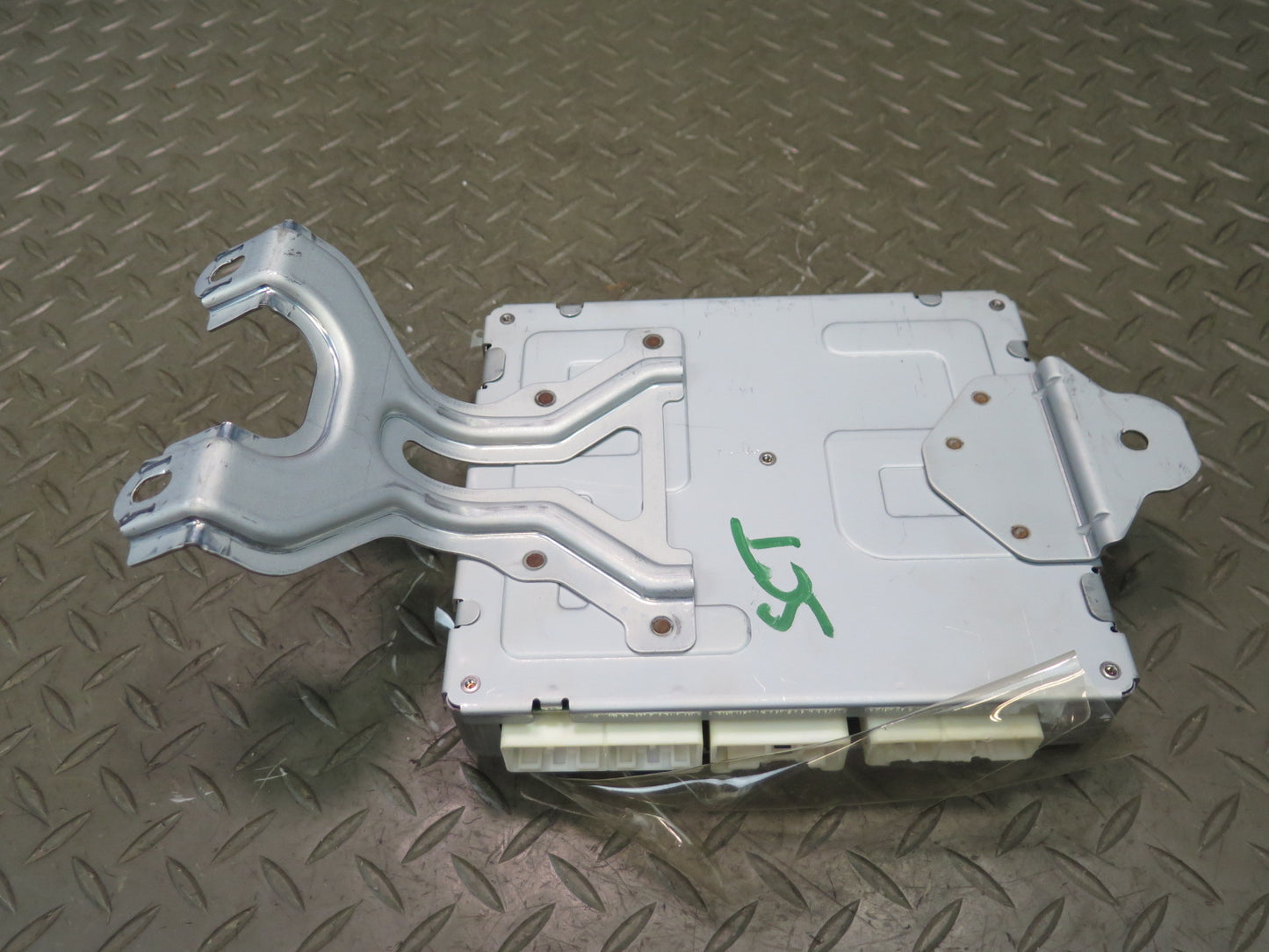 02-08 Lexus UZZ40L SC430 Convertible TOP Roof Control Module 89720-24010 OEM