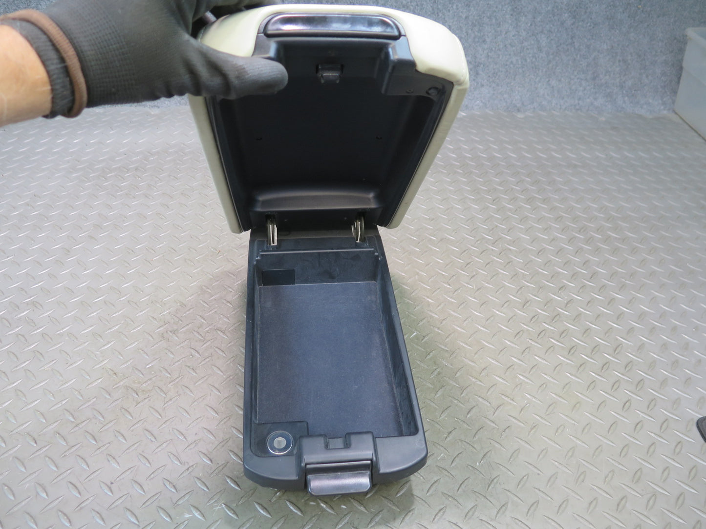 02-05 Lexus SC430 Center Console Compartment Storage Armrest Lid Cover Ecru OEM