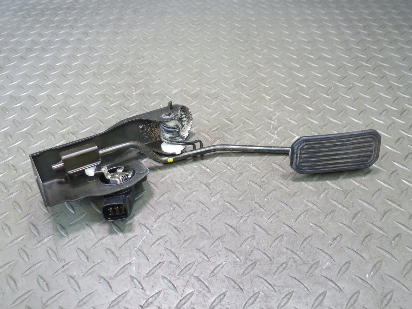 02-10 Lexus UZZ40L SC430 Gas Acceleration Throttle Pedal w Position Sensor OEM