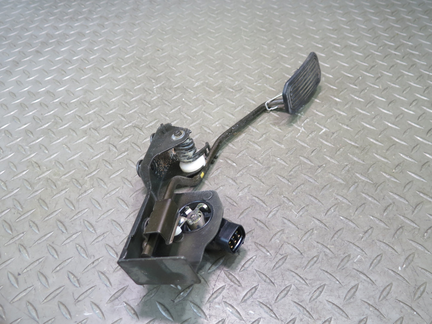 02-10 Lexus UZZ40L SC430 Gas Acceleration Throttle Pedal w Position Sensor OEM