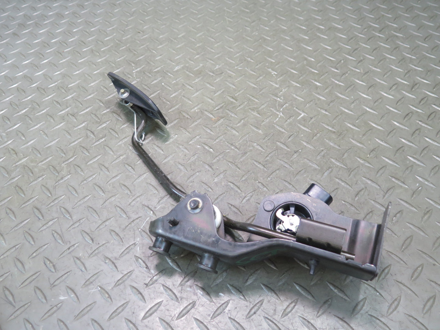 02-10 Lexus UZZ40L SC430 Gas Acceleration Throttle Pedal w Position Sensor OEM