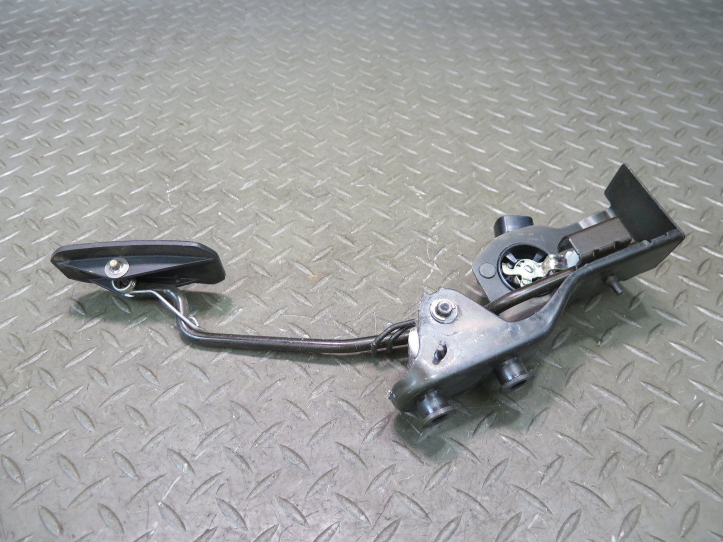02-10 Lexus UZZ40L SC430 Gas Acceleration Throttle Pedal w Position Sensor OEM
