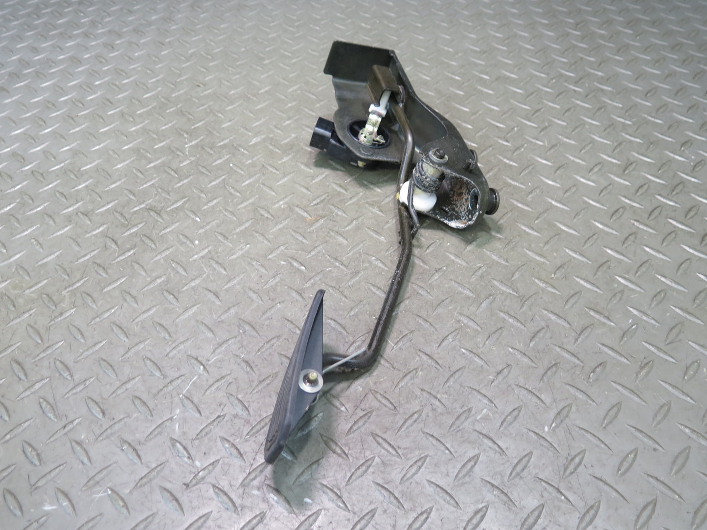 02-10 Lexus UZZ40L SC430 Gas Acceleration Throttle Pedal w Position Sensor OEM