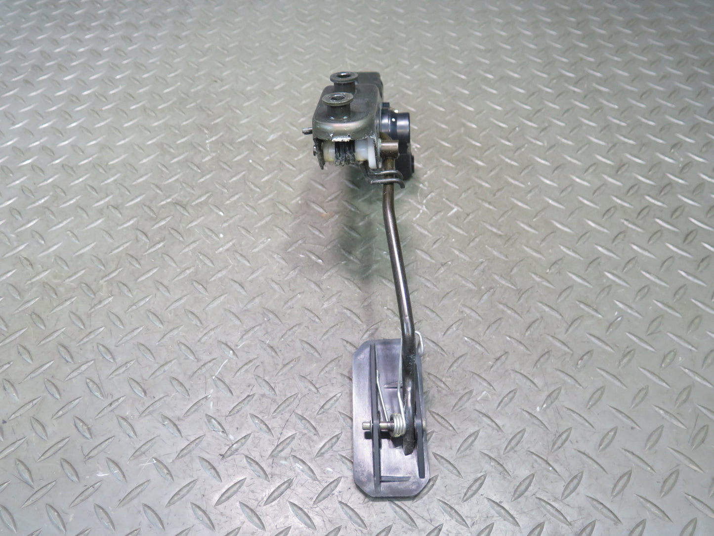 02-10 Lexus UZZ40L SC430 Gas Acceleration Throttle Pedal w Position Sensor OEM