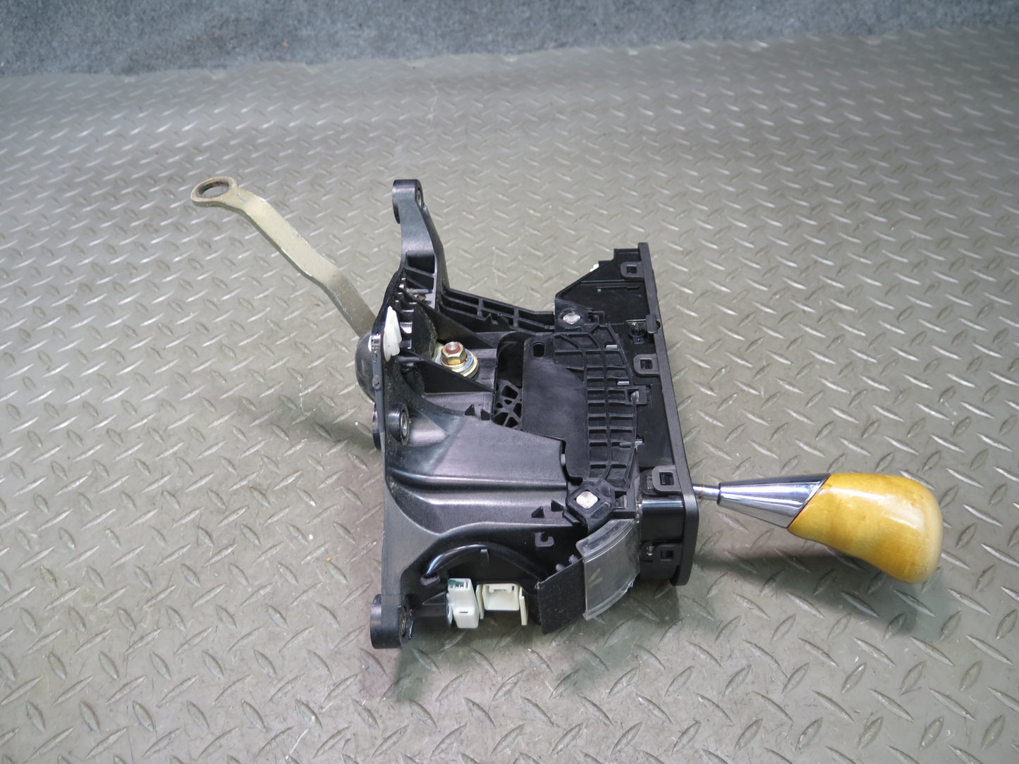 02-05 Lexus UZZ40L SC430 A/T Automatic Transmission Shifter w Knob Assembly OEM