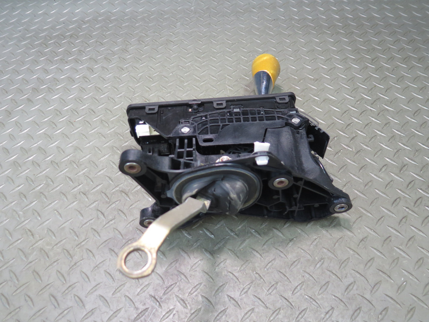 02-05 Lexus UZZ40L SC430 A/T Automatic Transmission Shifter w Knob Assembly OEM