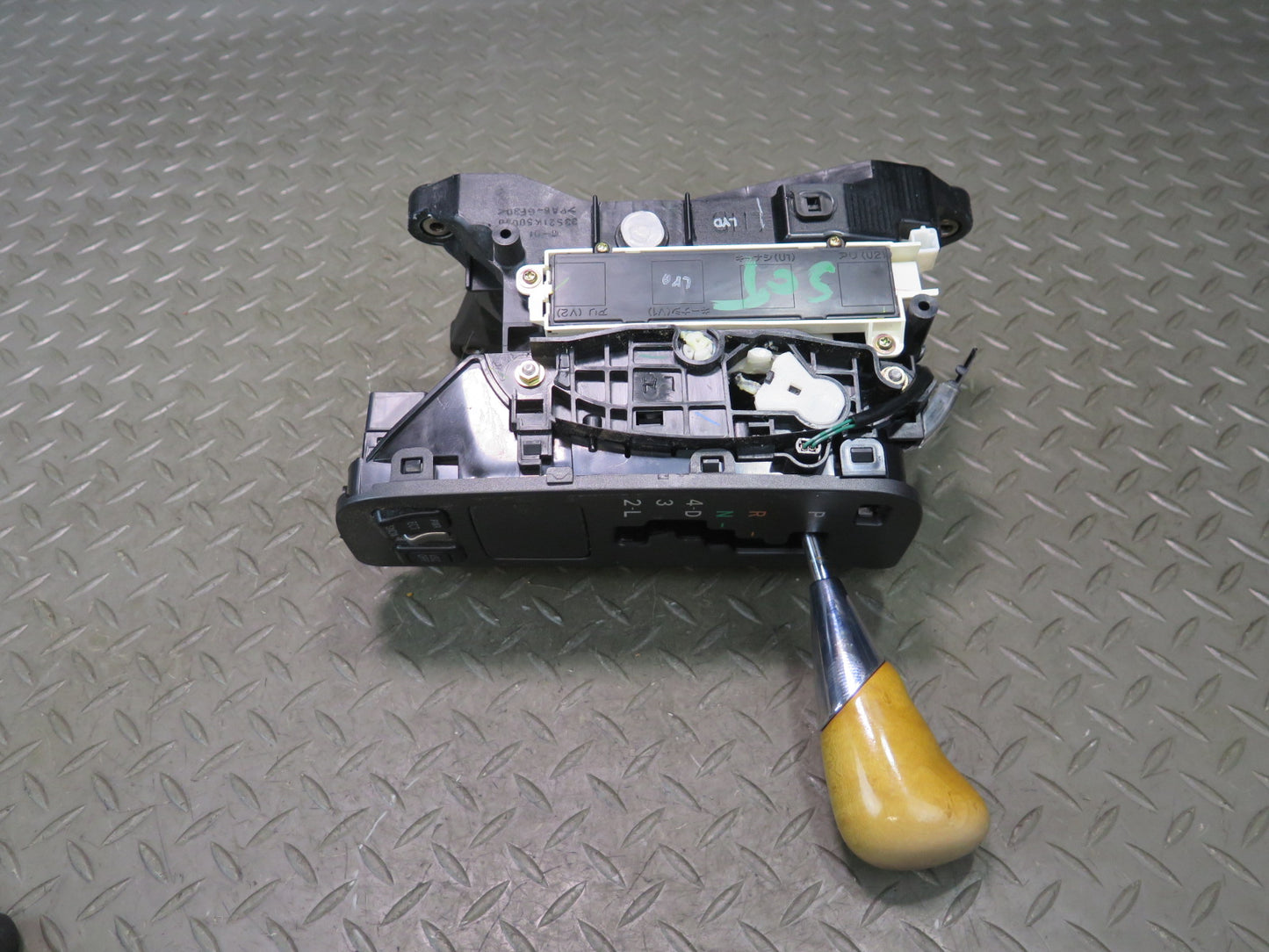 02-05 Lexus UZZ40L SC430 A/T Automatic Transmission Shifter w Knob Assembly OEM