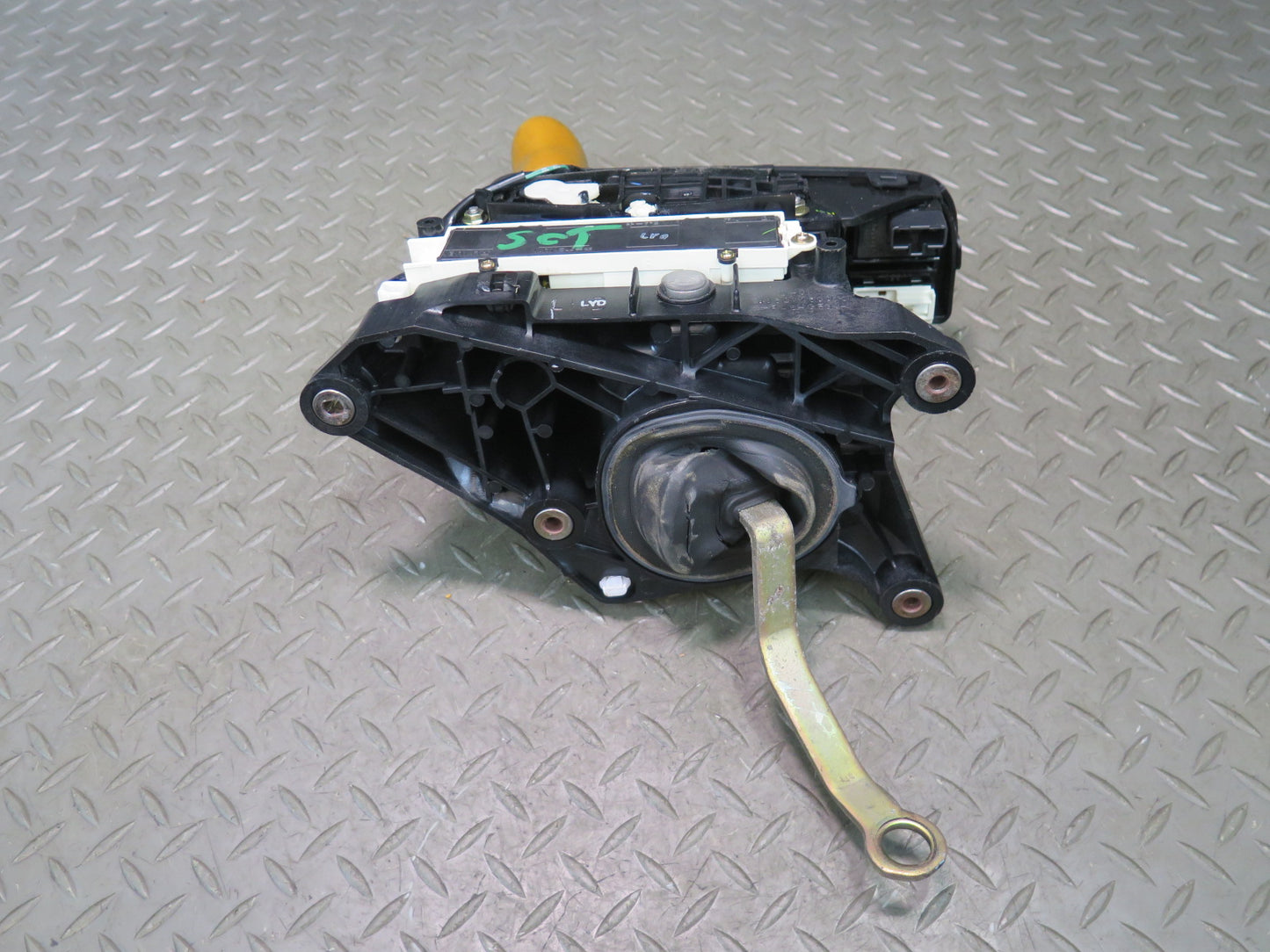 02-05 Lexus UZZ40L SC430 A/T Automatic Transmission Shifter w Knob Assembly OEM
