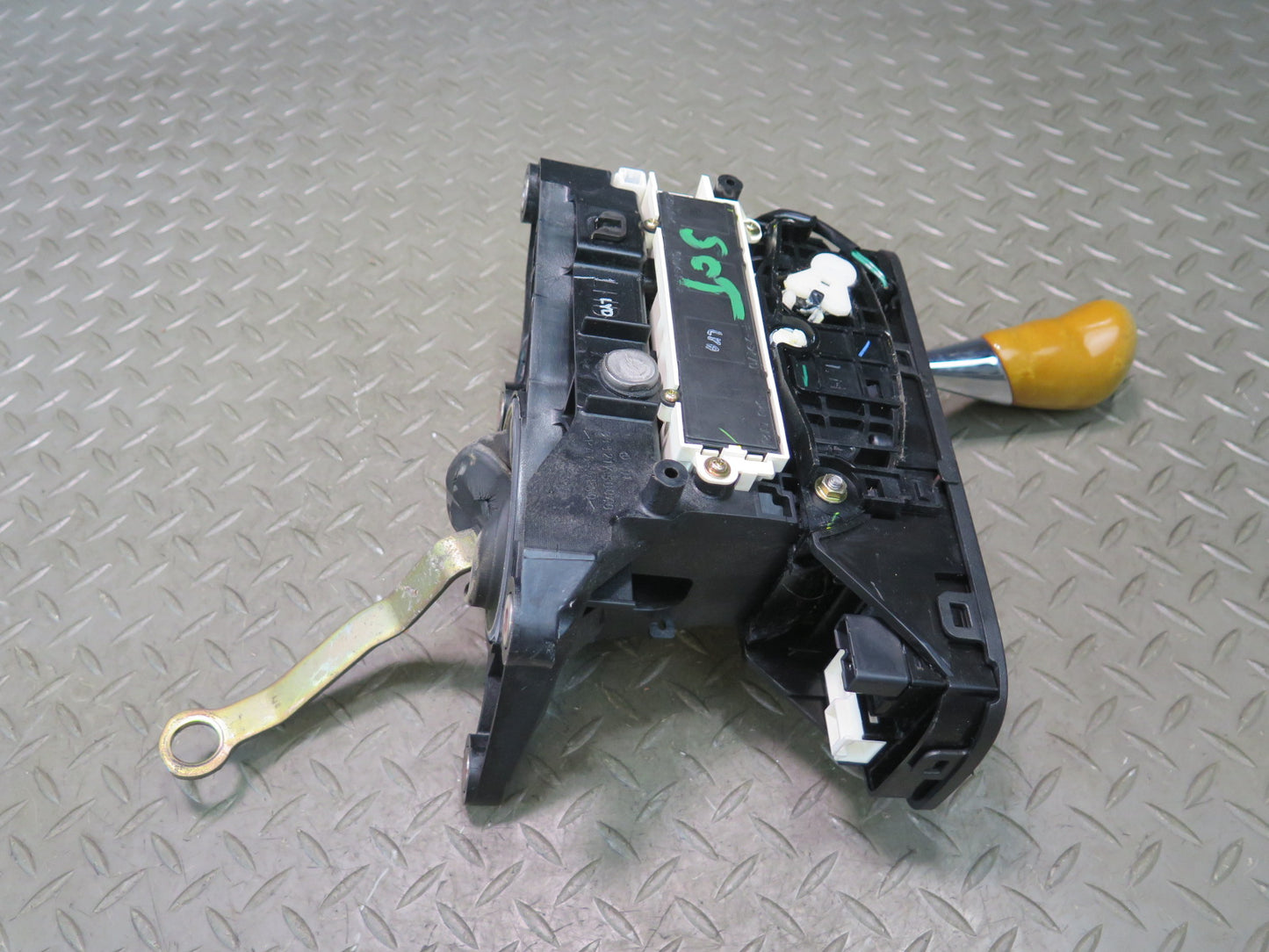 02-05 Lexus UZZ40L SC430 A/T Automatic Transmission Shifter w Knob Assembly OEM