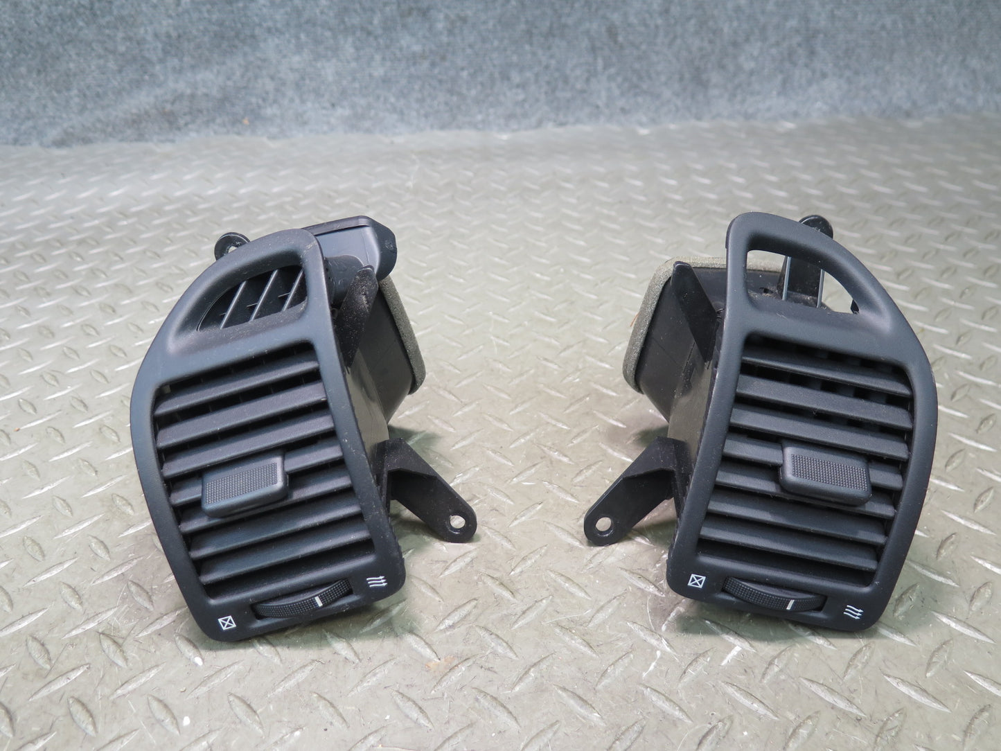 02-10 Lexus UZZ40L SC430 Dash Front Left & Right A/C Air Vent Grille Set OEM