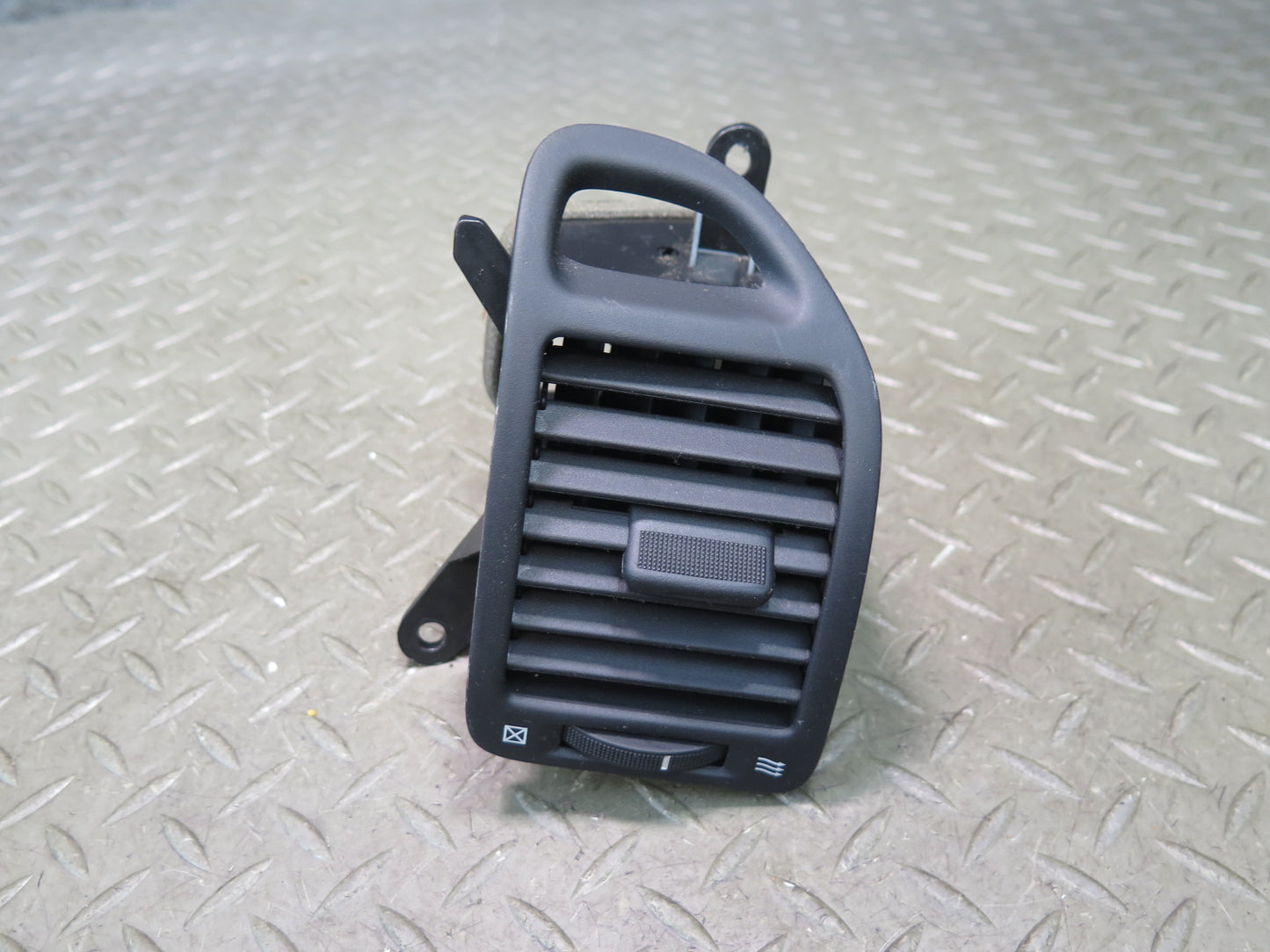 02-10 Lexus UZZ40L SC430 Dash Front Left & Right A/C Air Vent Grille Set OEM