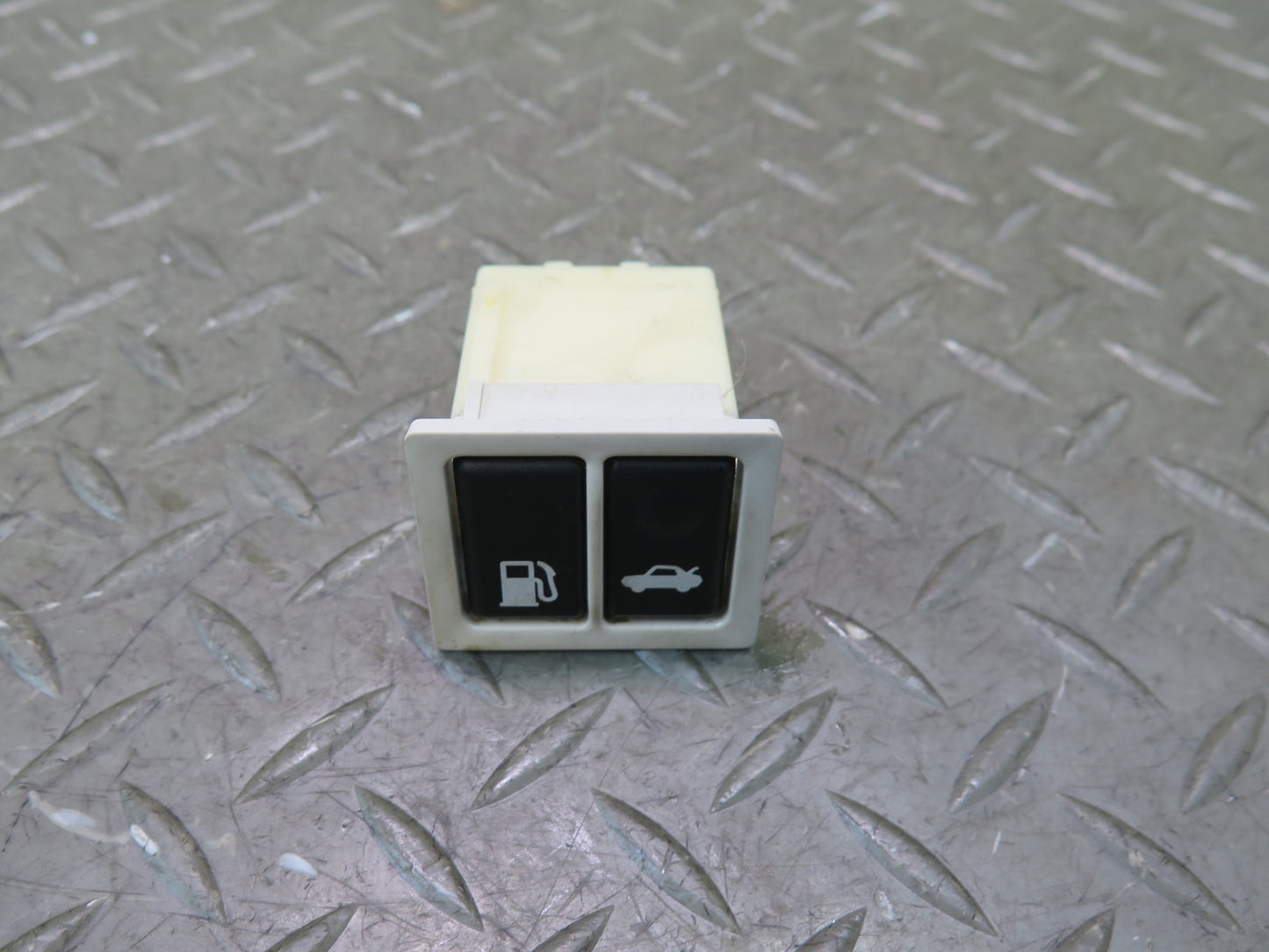 02-10 Lexus Z40 SC430 Trunk Lid Release Fuel Door Lock Unlock Button Switch OEM