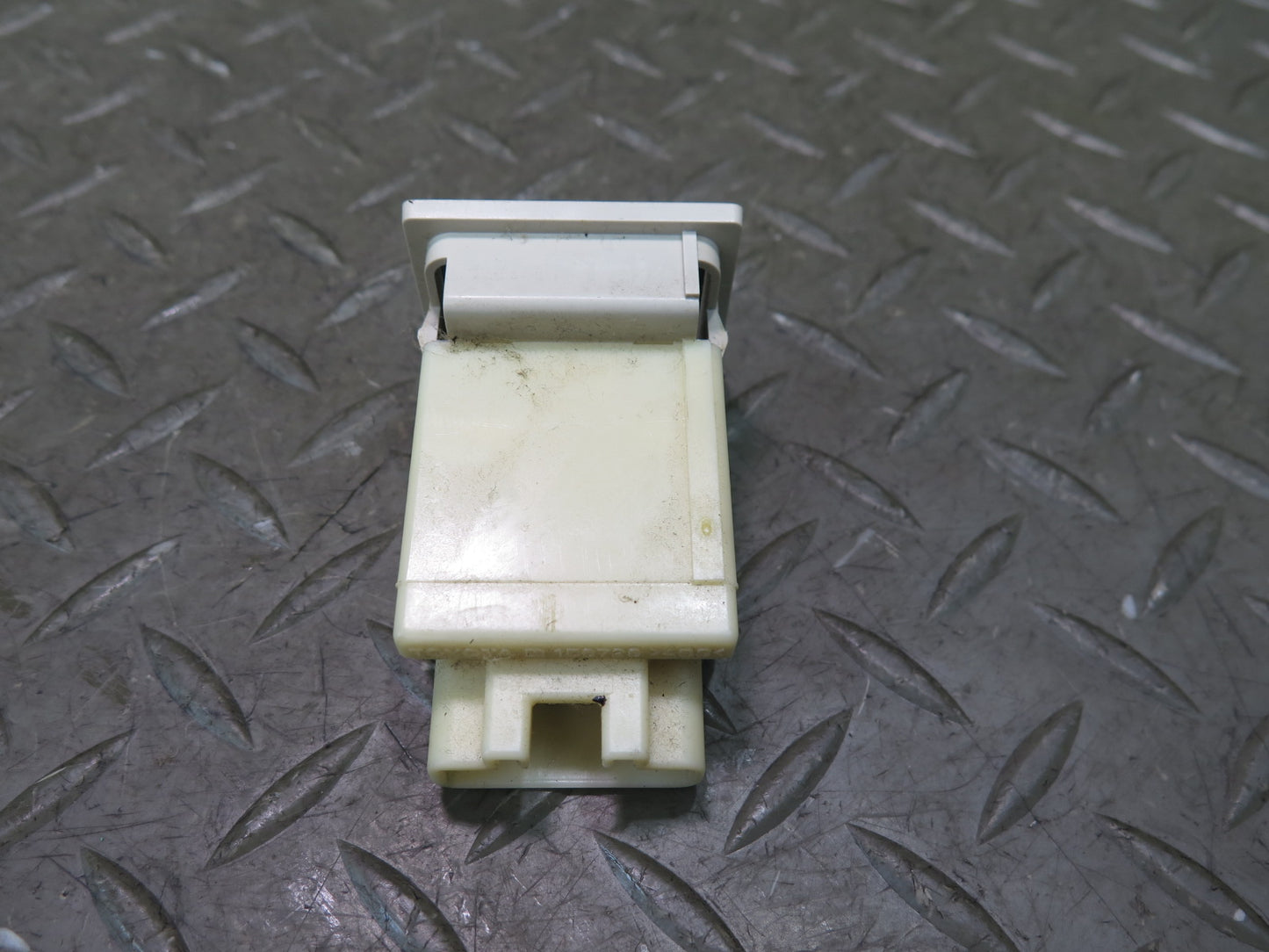 02-10 Lexus Z40 SC430 Trunk Lid Release Fuel Door Lock Unlock Button Switch OEM