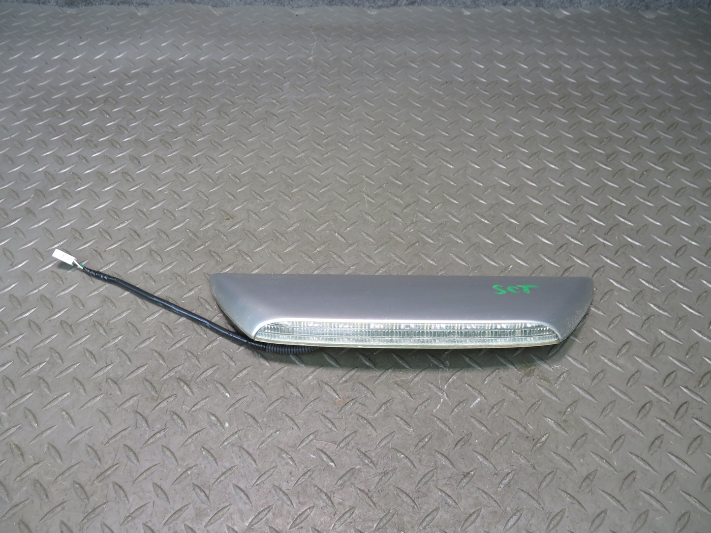 02-10 Lexus UZZ40L SC430 Rear Trunk Third 3RD Brake Light Lamp Silver OEM