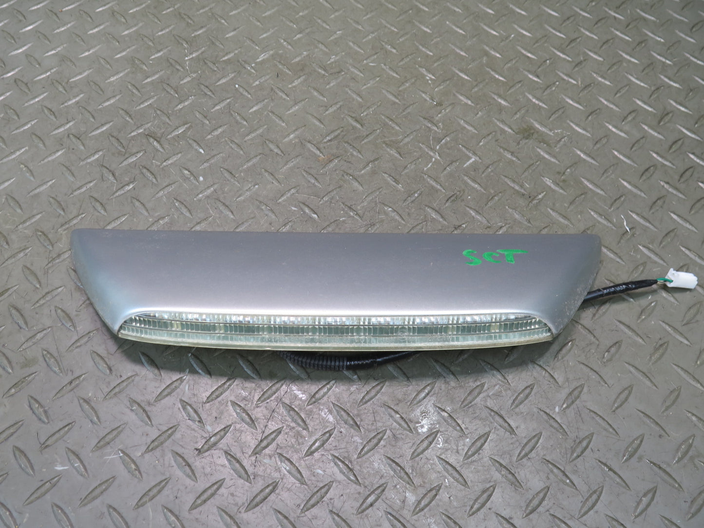 02-10 Lexus UZZ40L SC430 Rear Trunk Third 3RD Brake Light Lamp Silver OEM