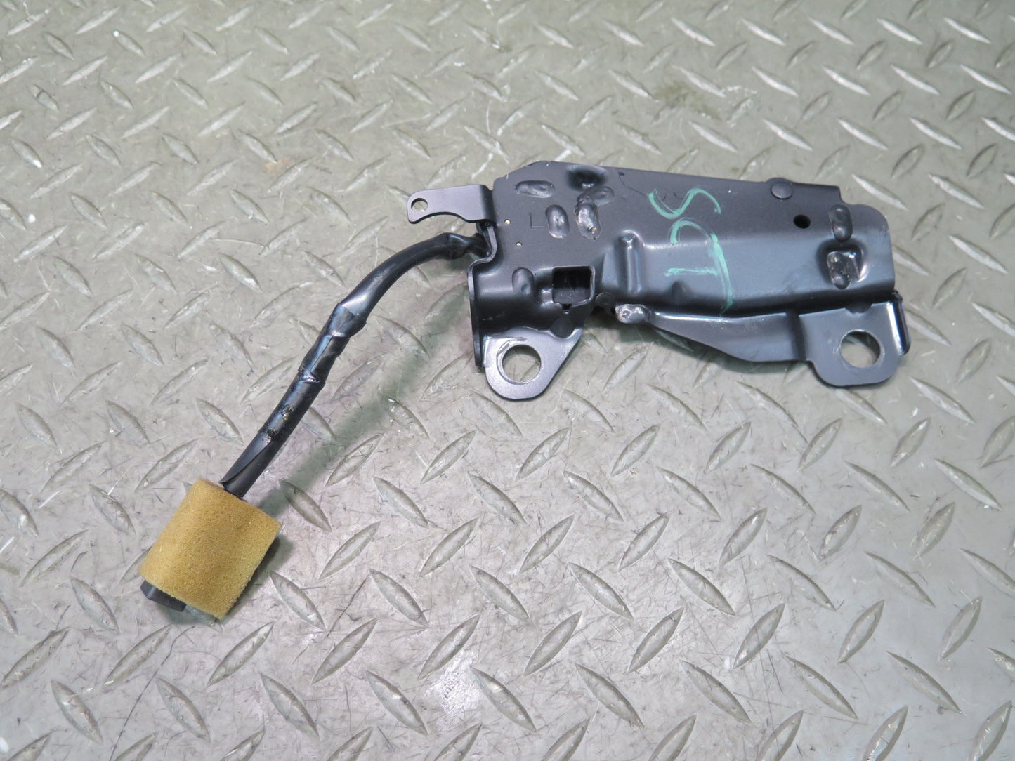 02-10 Lexus UZZ40L SC430 Front Left & Right Sliding Roof Latch Actuator Set OEM