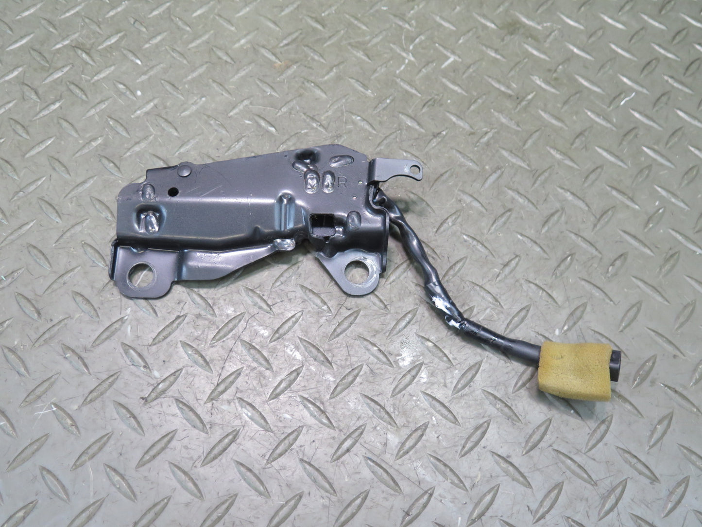 02-10 Lexus UZZ40L SC430 Front Left & Right Sliding Roof Latch Actuator Set OEM