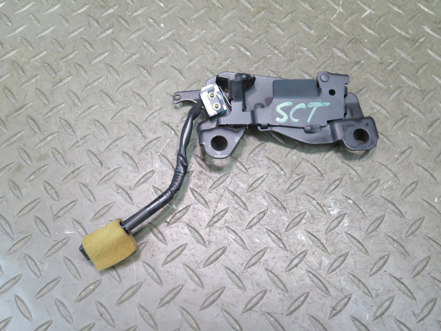 02-10 Lexus UZZ40L SC430 Front Left & Right Sliding Roof Latch Actuator Set OEM