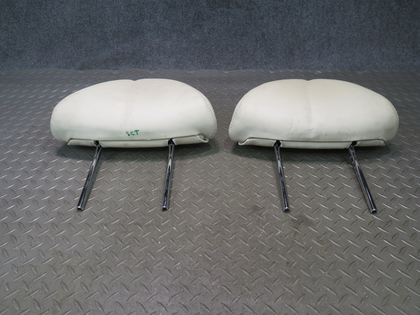 02-05 Lexus UZZ40L SC430 Set of 2 Front Left & Right Seat Headrest Ecru OEM