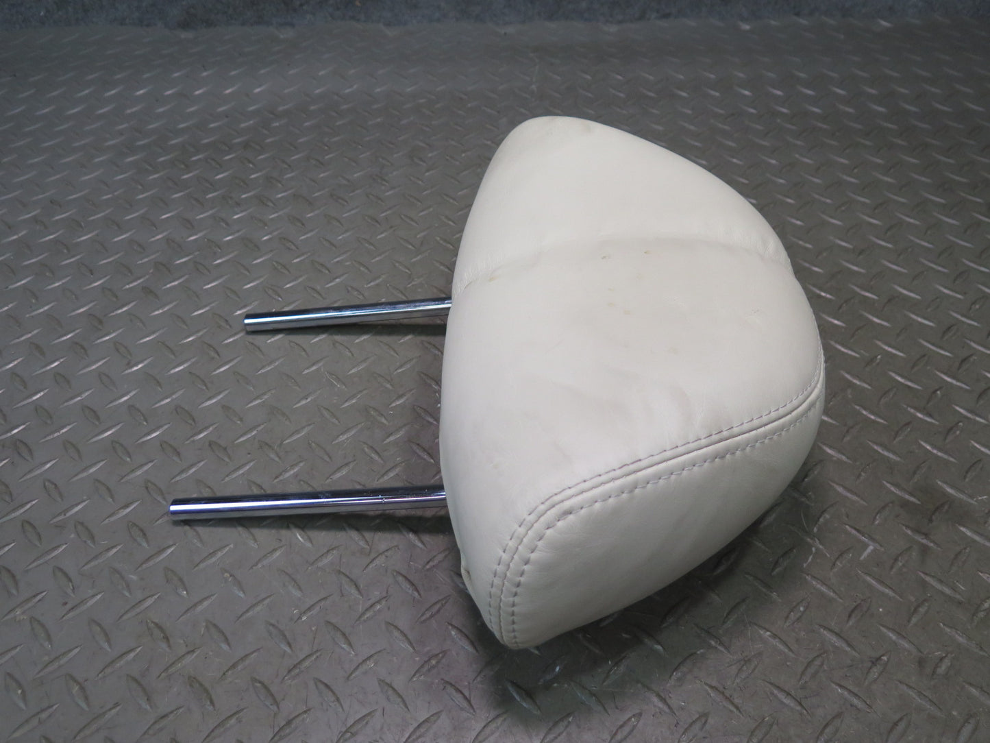 02-05 Lexus UZZ40L SC430 Set of 2 Front Left & Right Seat Headrest Ecru OEM