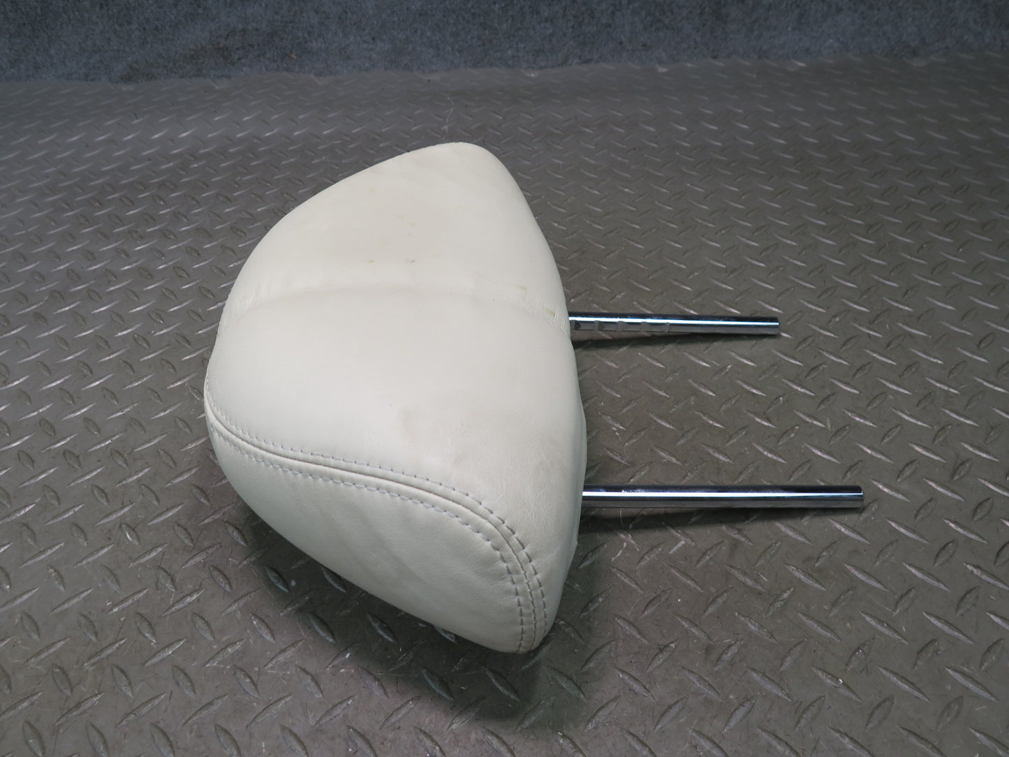02-05 Lexus UZZ40L SC430 Set of 2 Front Left & Right Seat Headrest Ecru OEM