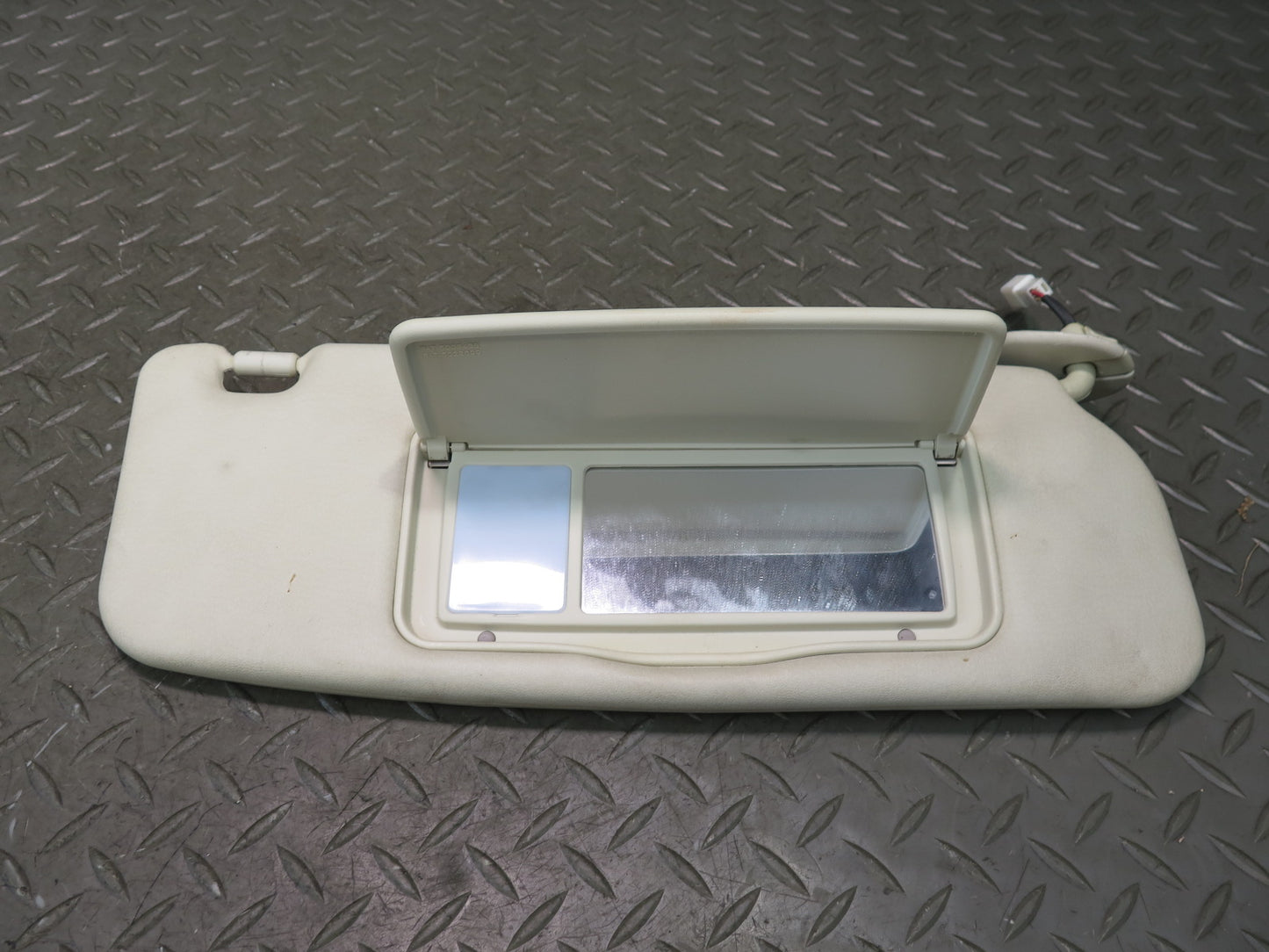 02-05 Lexus SC430 UZZ40L Set of 2 Front Left & Right Sun Visor Beige OEM