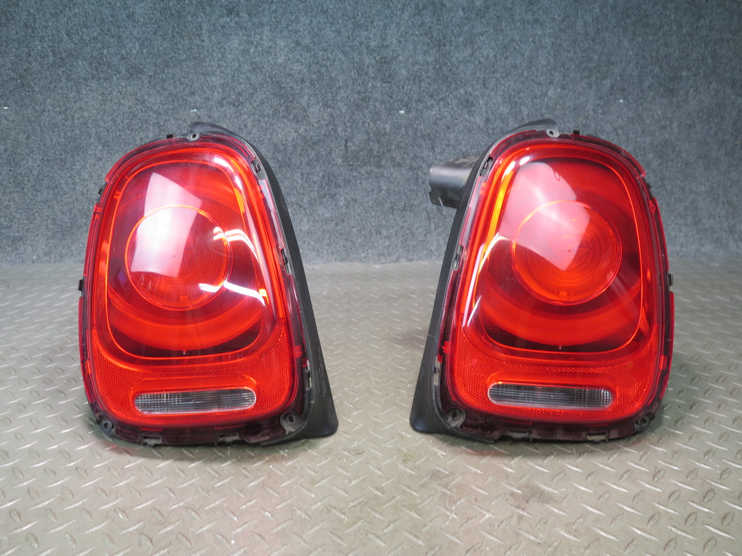 14-19 Mini Cooper F55 F56 F57 Set of 2 Rear Left & Right Tail Light Lamp OEM