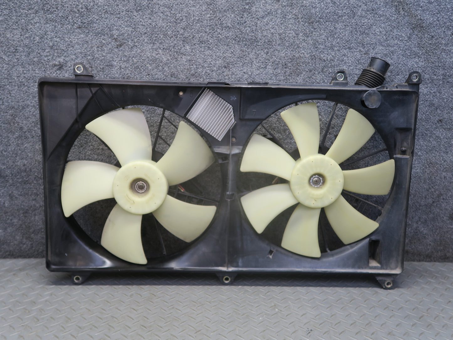 02-10 Lexus UZZ40L SC430 Engine Cooling Fan Motor Shroud w Control Module OEM